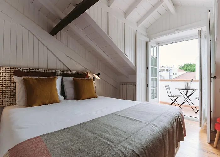 Guest house 19 Tile Ceramic Concept - By Unlock Caldas Da Rainha